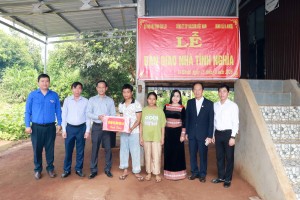 Sở Nội vụ tổ chức Lễ bàn giao Nhà tình nghĩa tại xã Ia Khươl