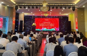 Đồng chí Trần Trung Định - Phó Giám đốc Sở Nội vụ  phát biểu khai mạc Lớp bồi dưỡng, tập huấn