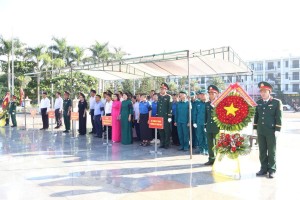 Quang cảnh buổi Lễ truy điệu và an táng hài cốt liệt sĩ tại phường Quy Nhơn Nam, tỉnh Gia Lai.