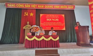 Đồng chí Phạm Thị Tố Hải, Ủy viên Ban Thường vụ Tỉnh ủy, Giám đốc Sở Nội vụ phát biểu tại Hội nghị