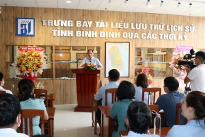 Ông Lê Minh Tuấn, Tỉnh ủy viên, Phó Trưởng Ban Tổ chức Tỉnh ủy,  Giám đốc Sở Nội vụ phát biểu tại buổi Lễ