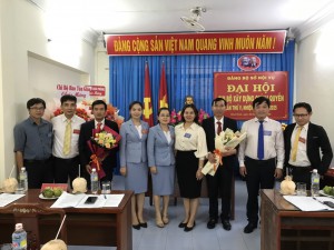 Các đại biểu đến dự và chúc mừng Đại hội Chi bộ