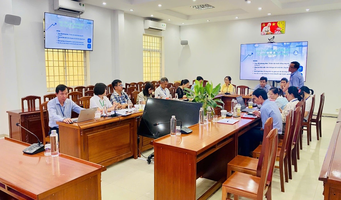 Chi bộ Văn phòng Sở Nội vụ tổ chức sinh hoạt chuyên đề về giải pháp thực hiện chuyển đổi số