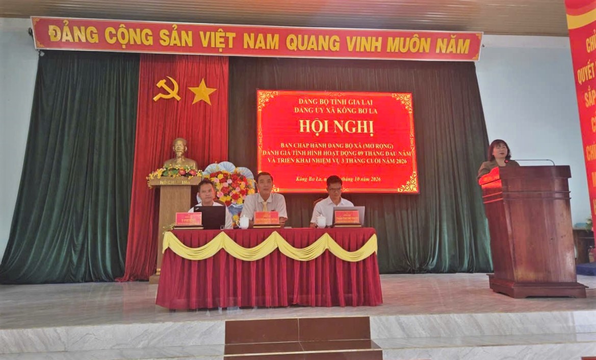 Đồng chí Phạm Thị Tố Hải dự Hội nghị đánh giá kết quả thực hiện nhiệm vụ 9 tháng đầu năm và triển khai nhiệm vụ 3 tháng cuối năm 2026 của Đảng ủy xã Kông Bơ La