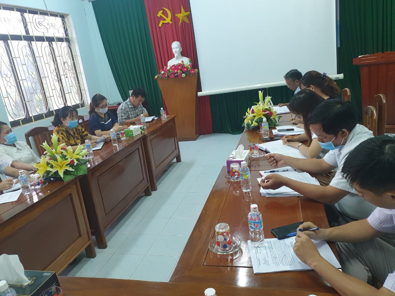 Chi bộ Trung tâm lưu trữ lịch sử sinh hoạt chuyên đề về thực hành tiết kiệm, chống lãnh phí năm 2021