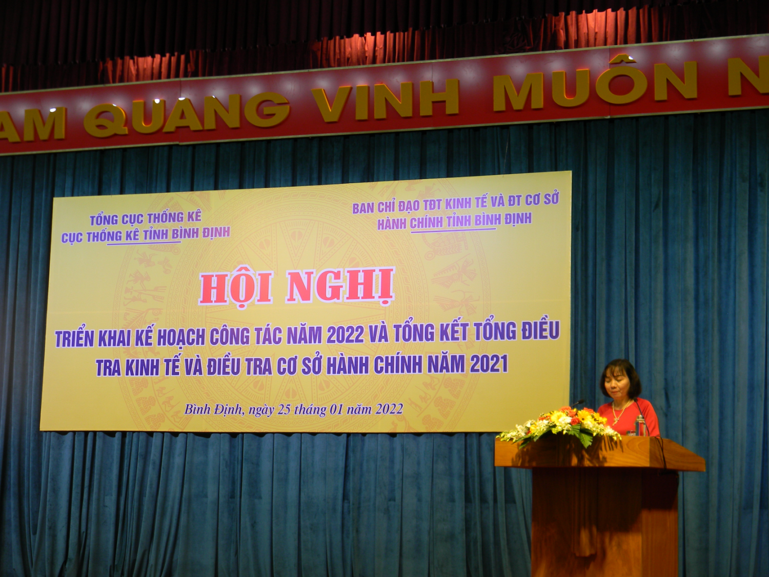 Đồng chí Nguyễn Thị Mỹ - Phó Trưởng Ban Thường trực Ban Chỉ đạo cấp tỉnh báo cáo tổng kết công tác Tổng điều tra kinh tế và Điều tra cơ sở hành chính