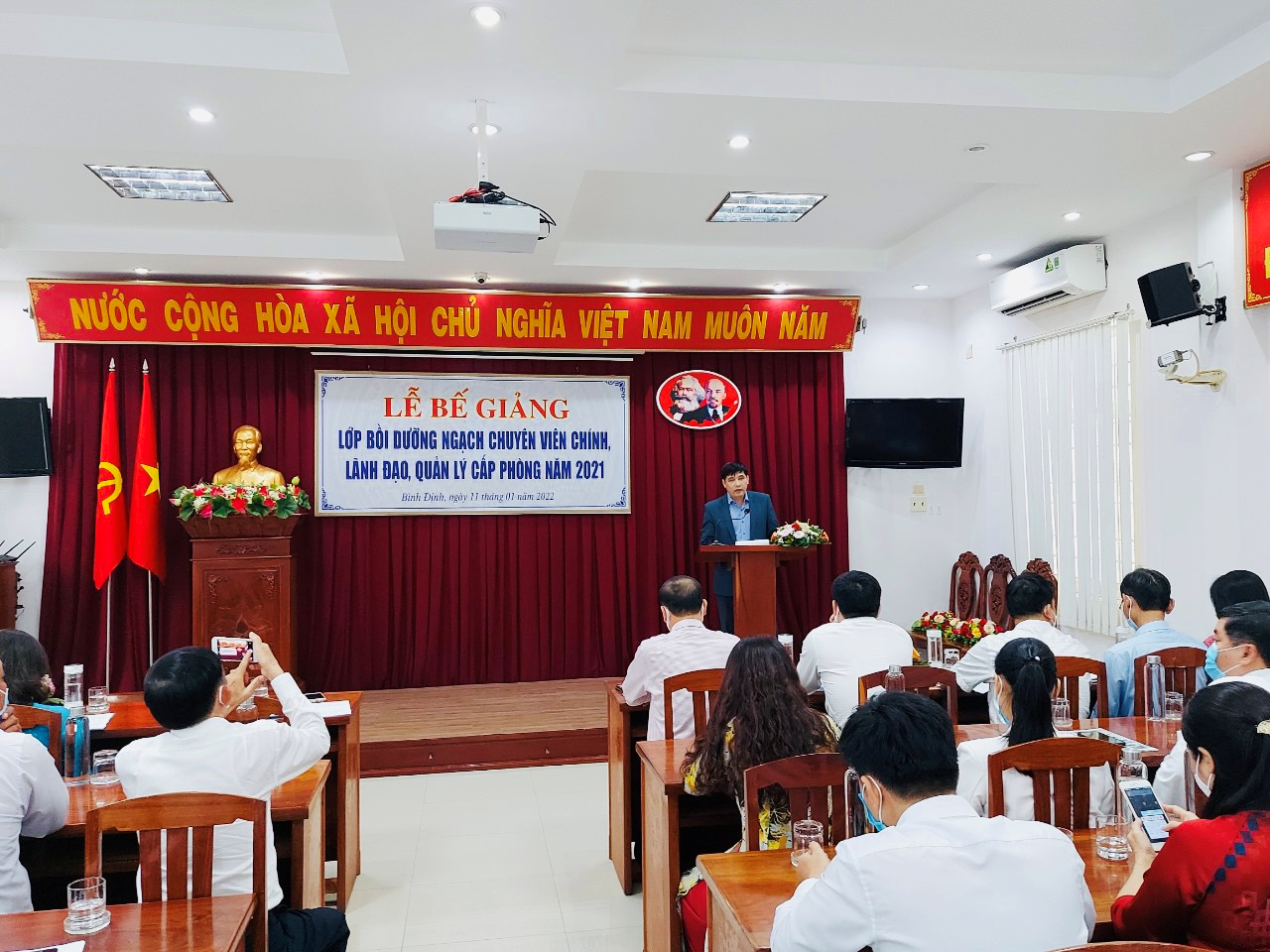 PGS.TS Nguyễn Hoàng Hiển phát biểu