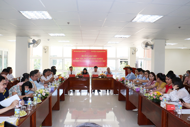 Quang cảnh buổi làm việc