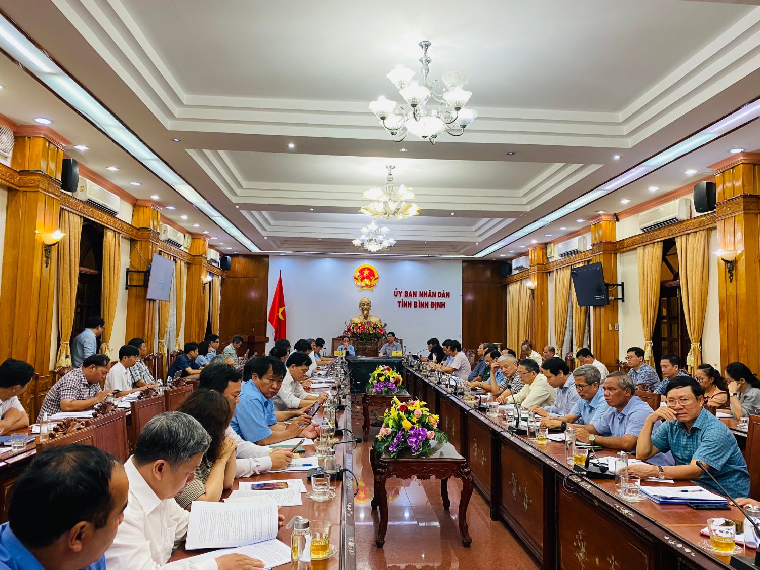 Quang cảnh cuộc họp bàn giải pháp nâng cao các chỉ số.