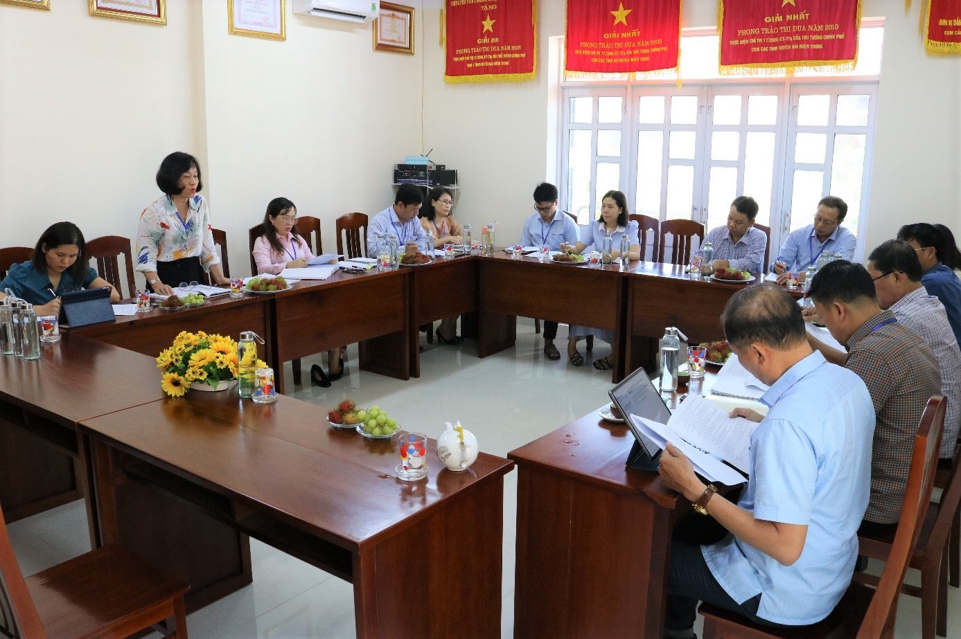 Quang cảnh buổi làm việc