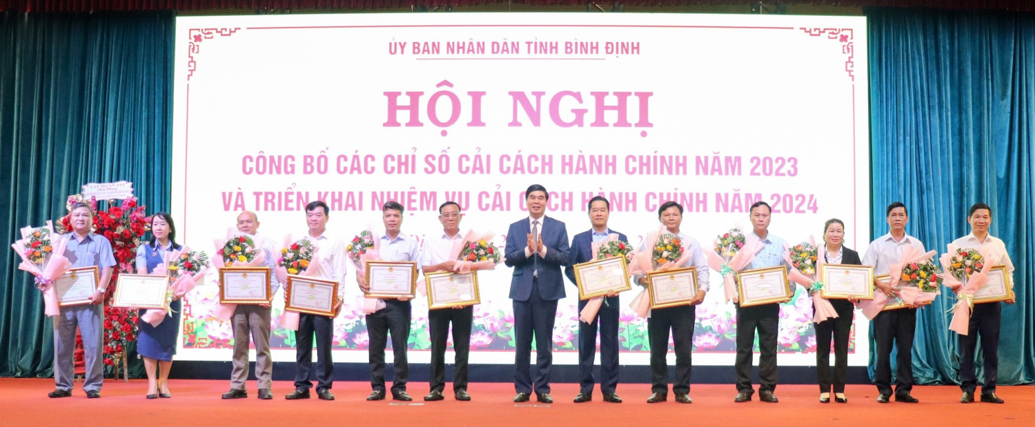 Hội nghị Công bố các chỉ số cải cách hành chính năm 2023 và triển khai nhiệm vụ  cải cách hành chính năm 2024