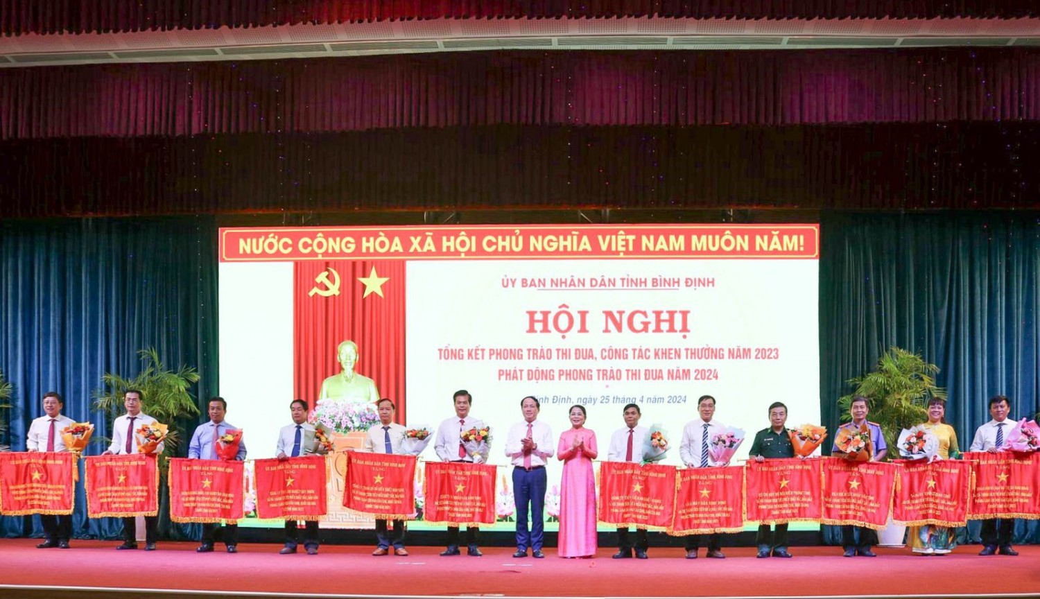 Hội nghị tổng kết phong trào thi đua, công tác khen thưởng năm 2023, phát động phong trào thi đua năm 2024