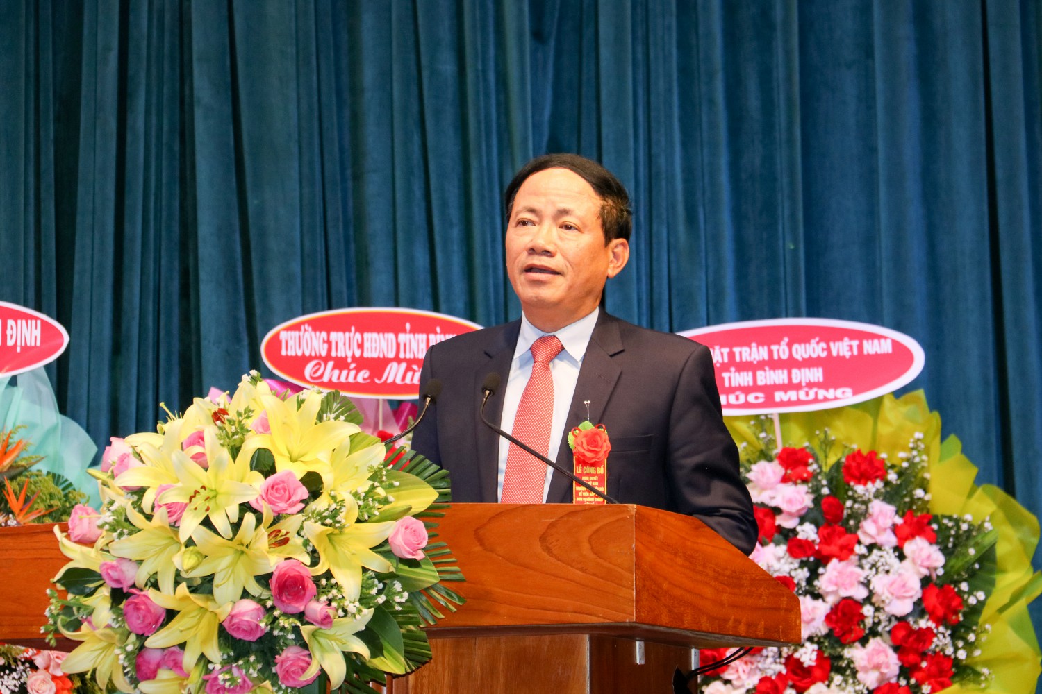 Đồng chí Phạm Anh Tuấn - Phó Bí thư Tỉnh ủy, Chủ tịch Ủy ban nhân dân tỉnh phát biểu tại buổi Lễ công bố