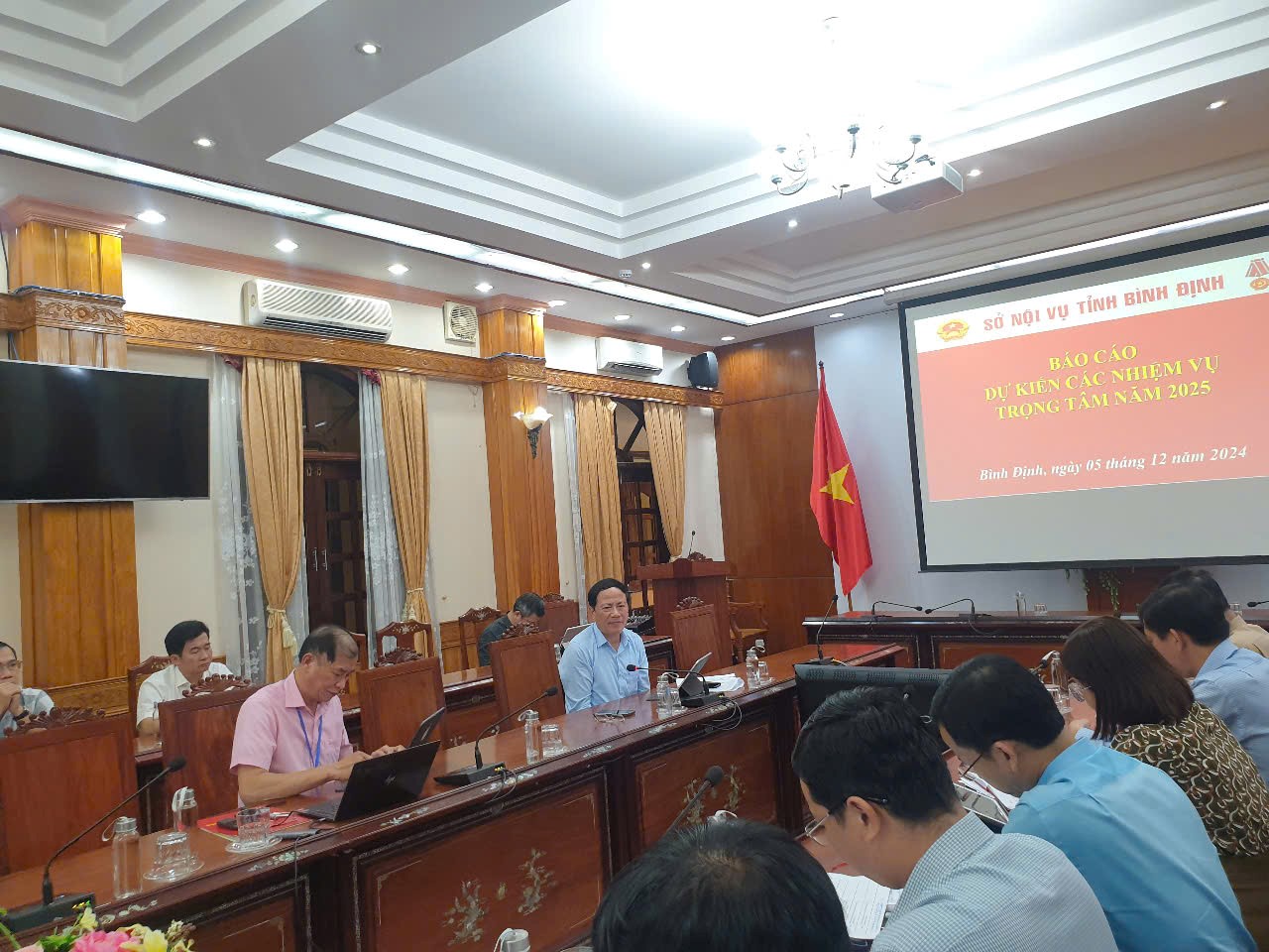 Chủ tịch Ủy ban nhân dân tỉnh làm việc với Sở Nội vụ.