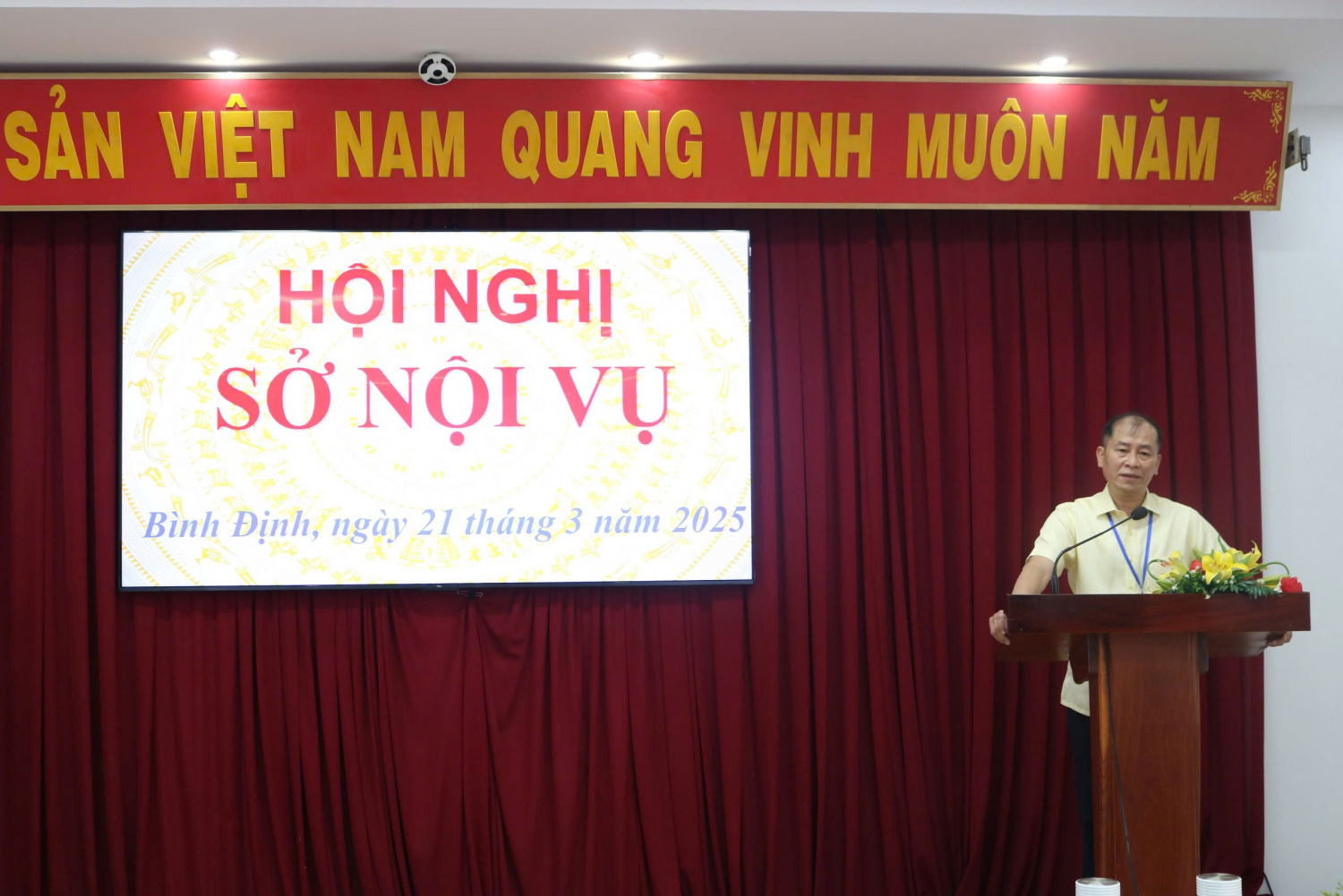 Đồng chí Lê Minh Tuấn, Giám đốc Sở phát biểu tại hội nghị