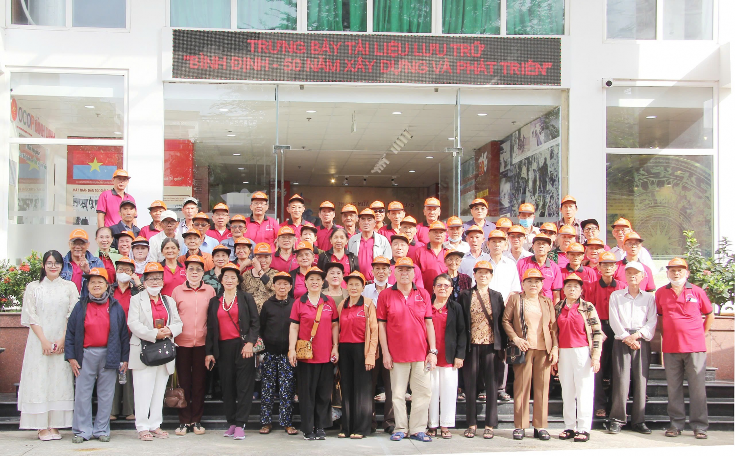 Đoàn người có công với cách mạng các huyện, thị xã trong tỉnh điều dưỡng tập trung tại Trung tâm Chăm sóc và Điều dưỡng người có công tỉnh Bình Định