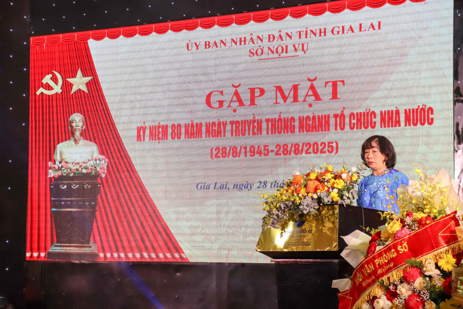 Đồng chí Phạm Thị Tố Hải, Uỷ viên Ban Thường vụ Tỉnh uỷ, Phó Trưởng ban Ban Tổ chức Tỉnh uỷ, Giám đốc Sở Nội vụ phát biểu tại Hội nghị