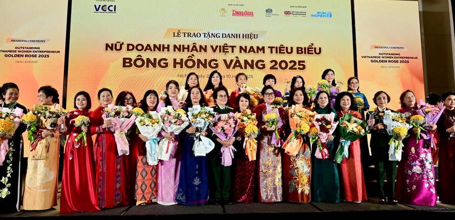 Các nữ doanh nhân được vinh danh tại chương trình.