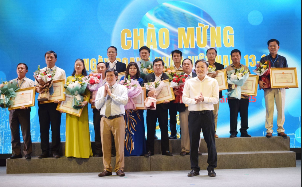 UBND tỉnh ban hành Quyết định Quy định chi tiết một số điều của Luật Thi đua, khen thưởng trên địa bàn tỉnh Gia Lai.