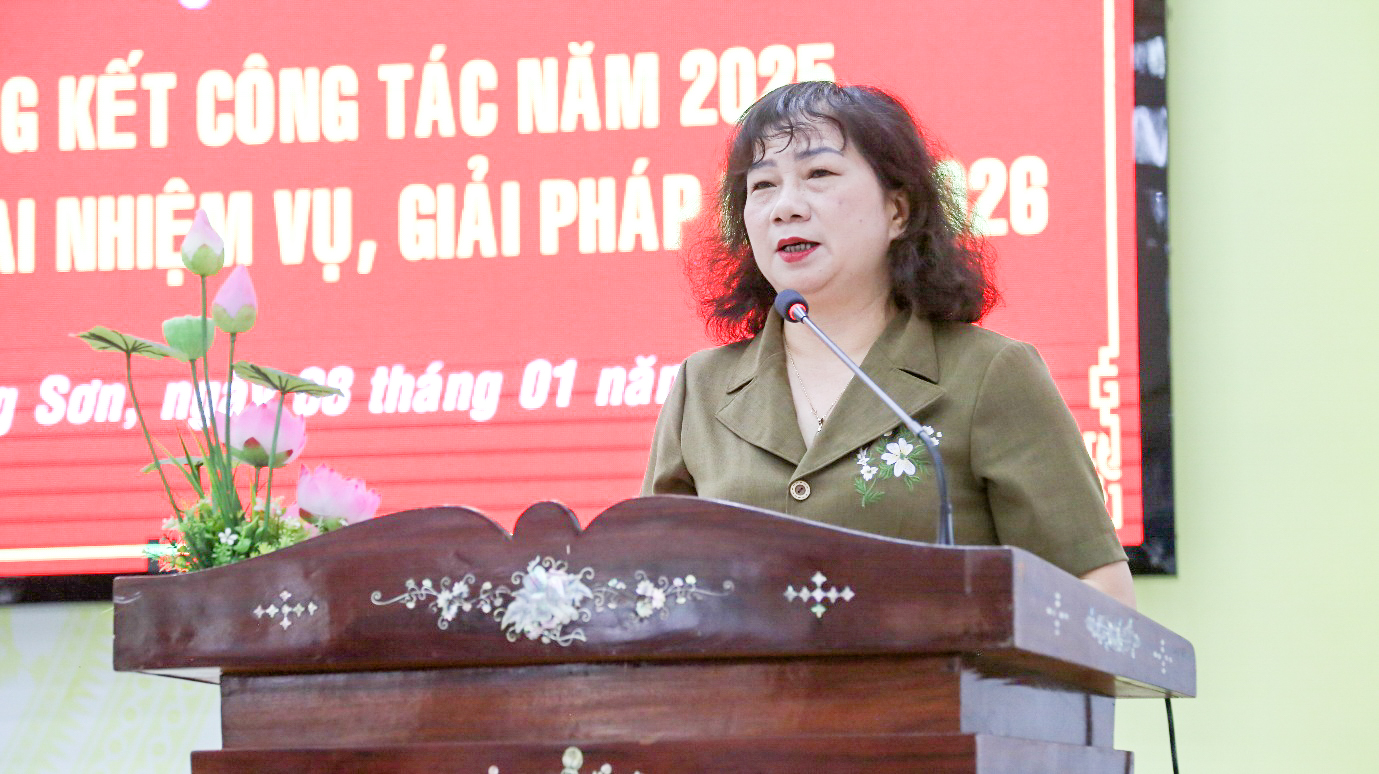 Đồng chí Phạm Thị Tố Hải, UVBTV tỉnh ủy, Giám đốc Sở Nội vụ phát biểu tại Hội nghị