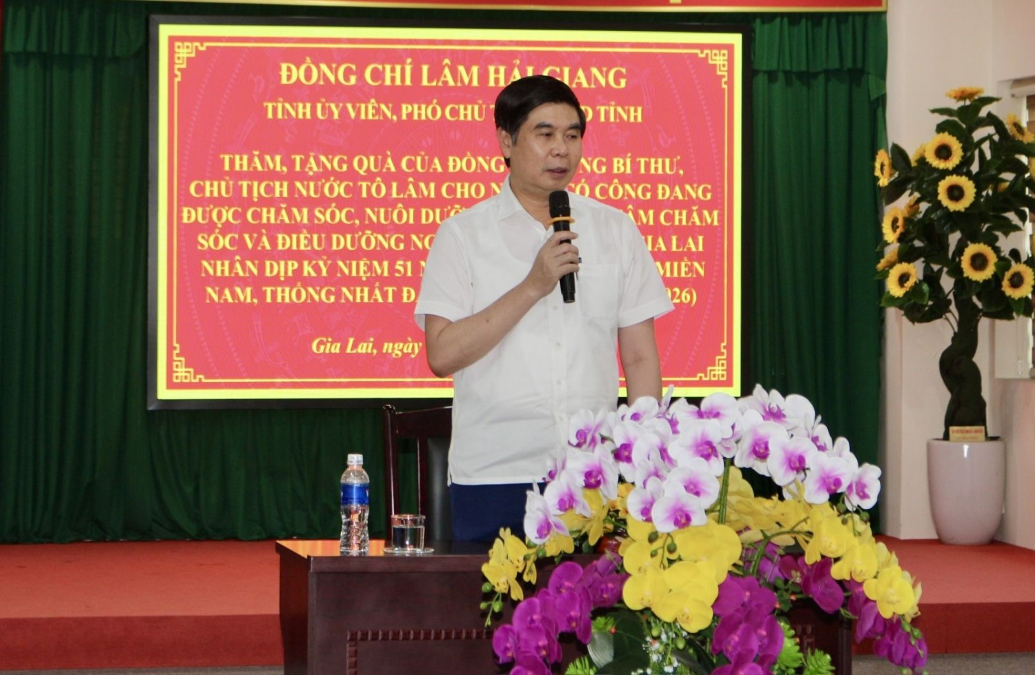 Đồng chí Lâm Hải Giang phát biểu tại buổi gặp mặt
