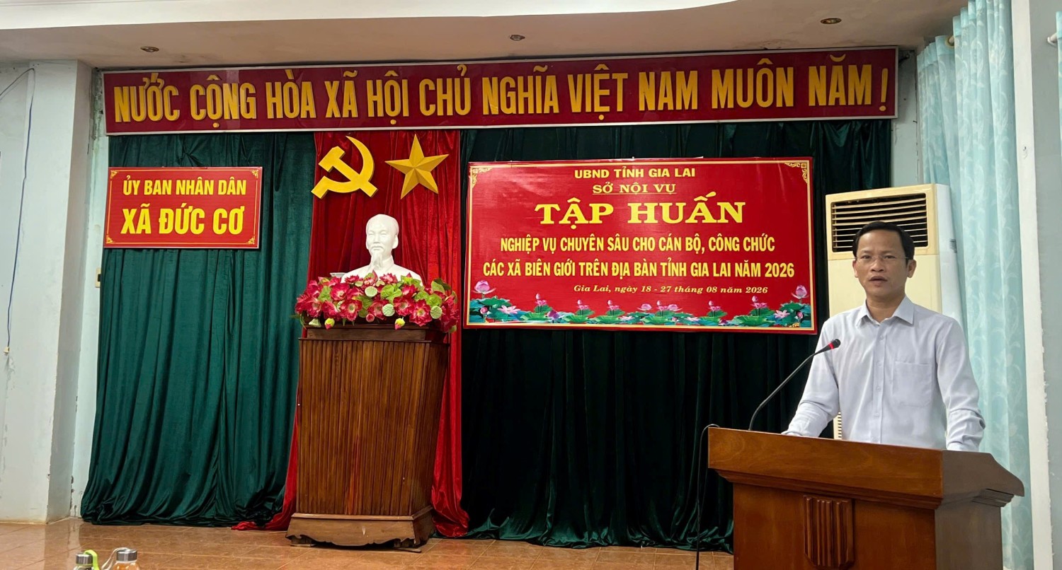 Đồng chí Nguyễn Thanh Vũ – Phó Giám đốc Sở Nội vụ  phát biểu khai mạc Lớp bồi dưỡng, tập huấn
