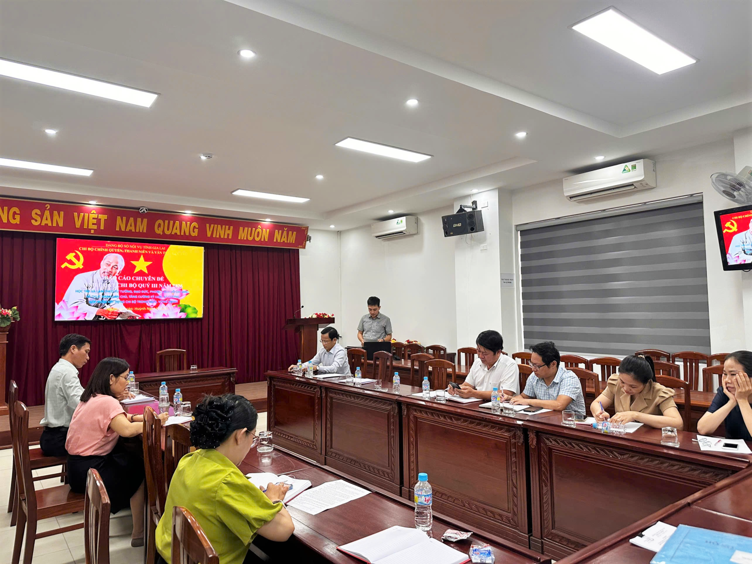 Sinh hoạt chuyên đề về thực hành dân chủ, tăng cường kỷ luật, kỷ cương, góp phần xây dựng chi bộ trong sạch, vững mạnh