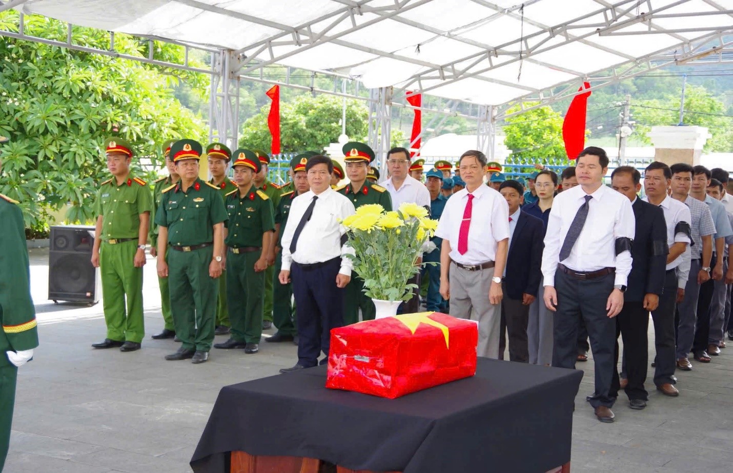 Lễ truy điệu và và an táng hài cốt liệt sĩ tại xã Kông Chro, tỉnh Gia Lai.