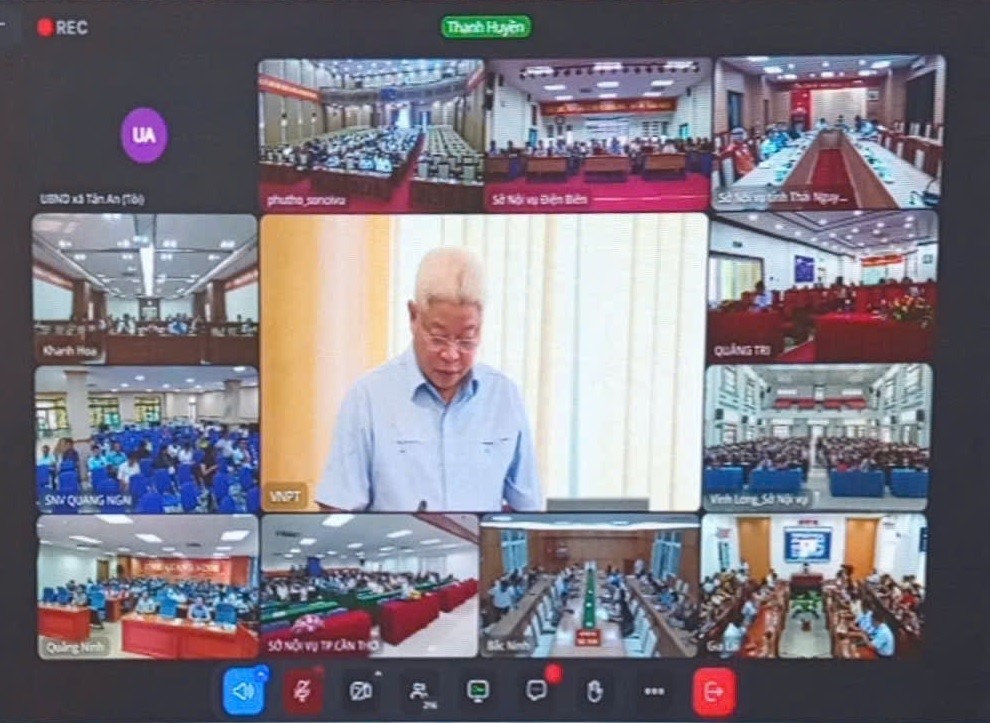 Đồng chí Nguyễn Mạnh Khương - Thứ trưởng Bộ Nội vụ phát biểu tại hội nghị